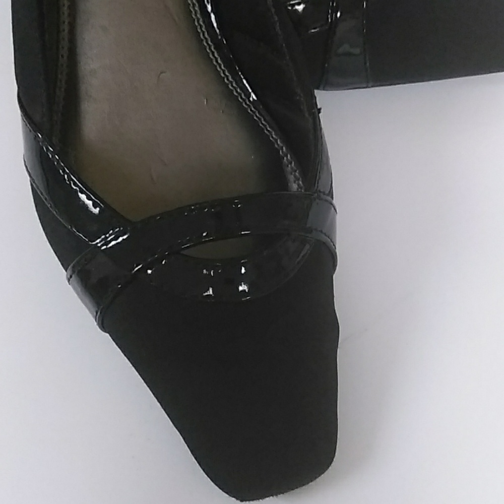 Shoes - Picture 5 of 6